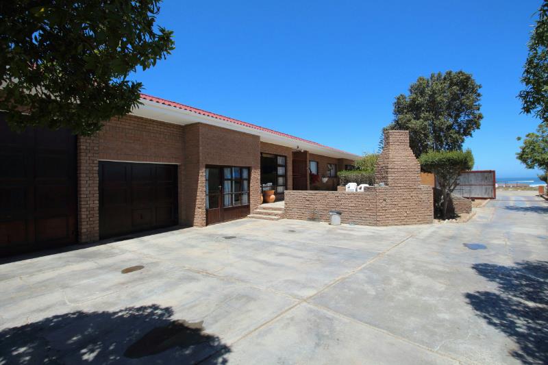 4 bedroom house for sale in Port Nolloth