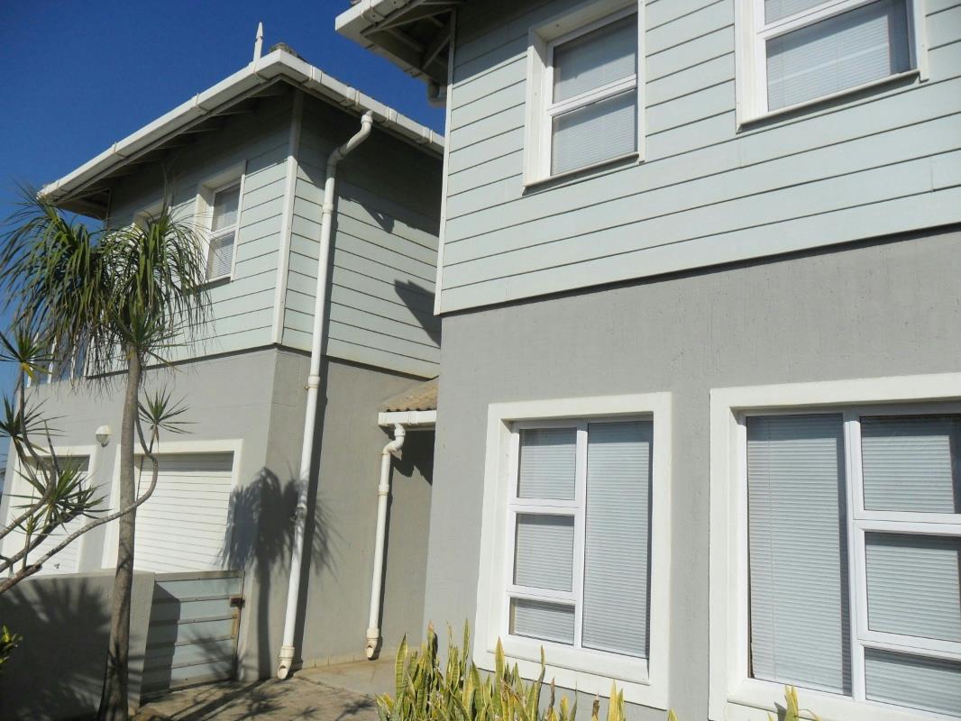 3 bedroom townhouse for sale in Port Edward