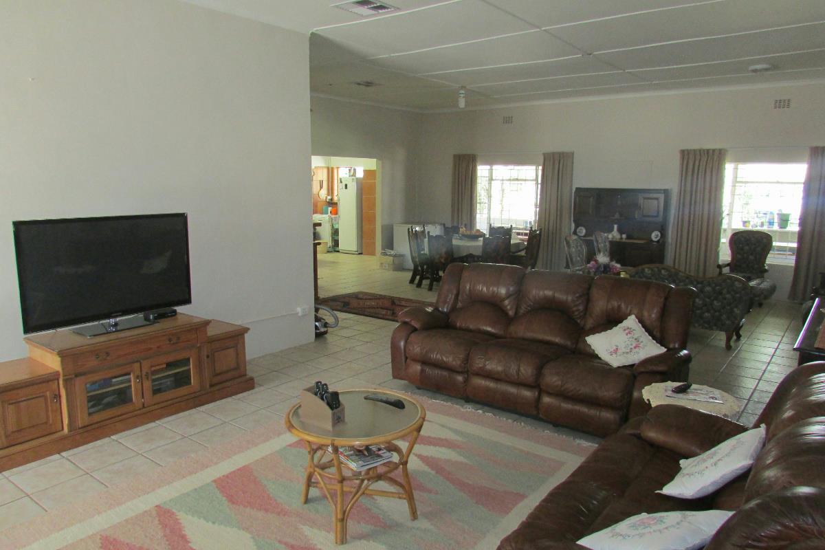 175 hectare Smallholding For Sale Omaruru (Namibia) 3NM1585050