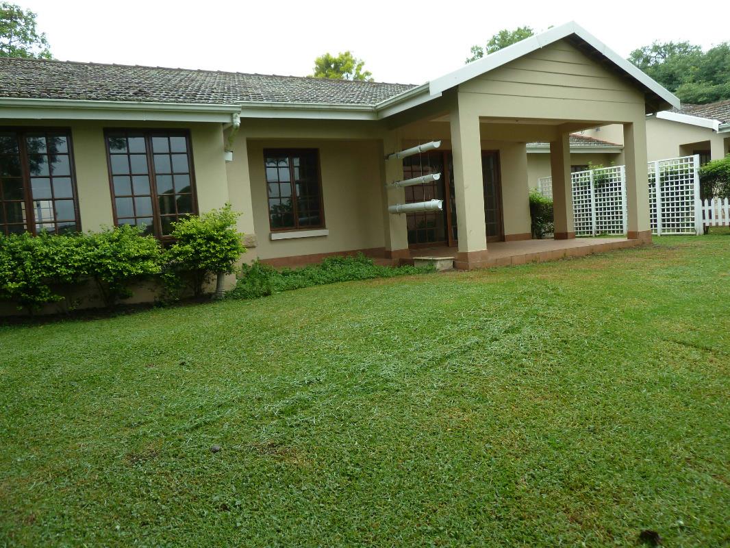 3 bedroom townhouse for sale in Waterfall (Upper Highway)