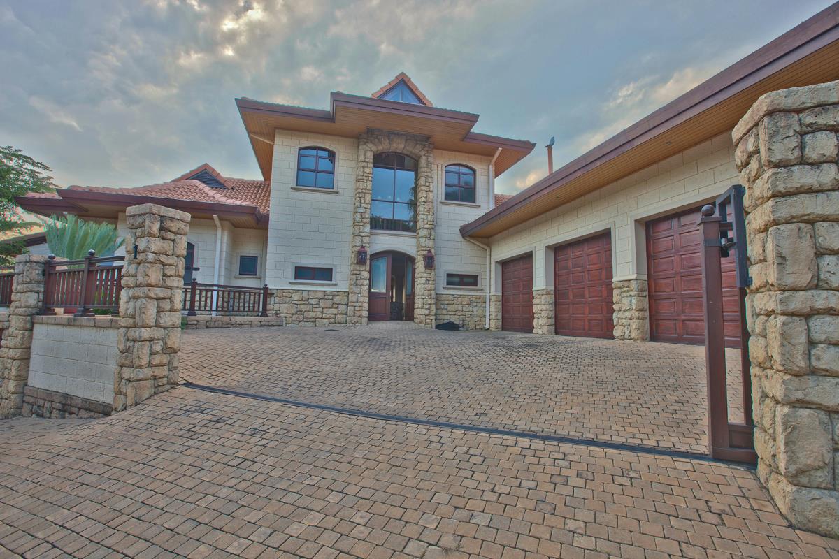 4 Bedroom House For Sale Silver Lakes Golf Estate PT1274537 Pam