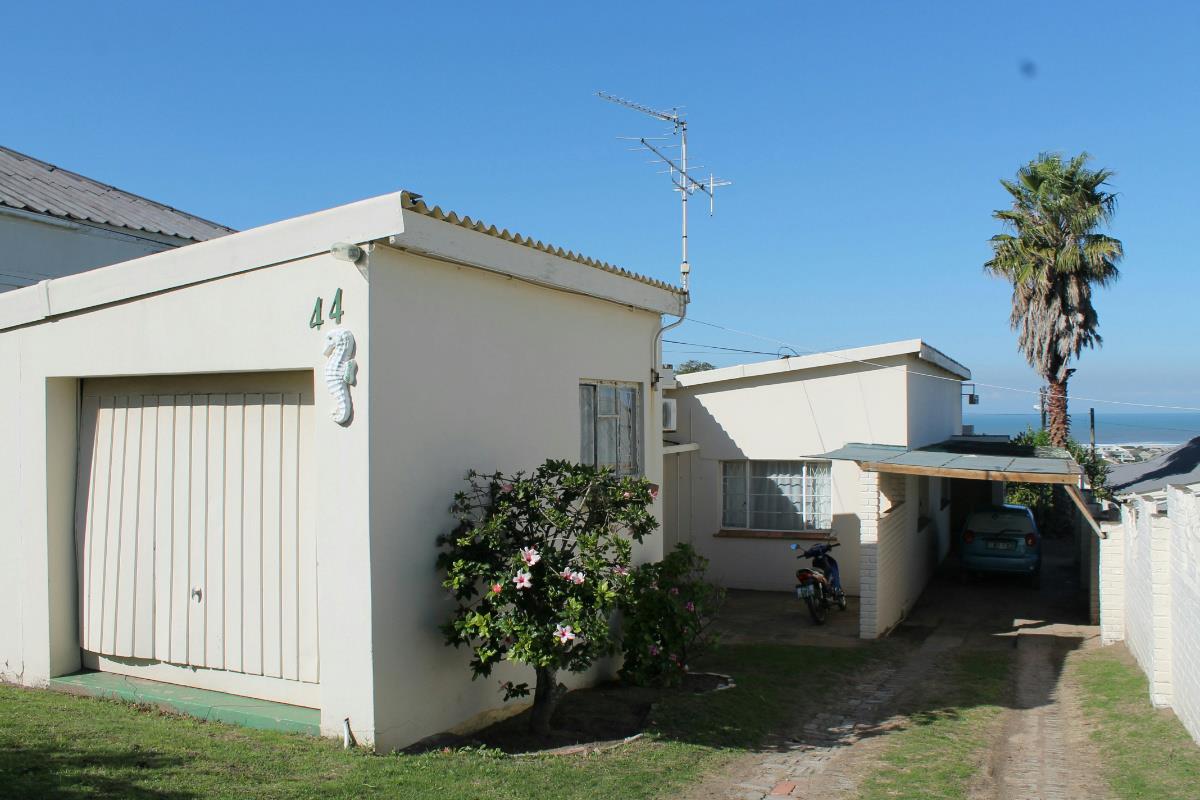 2214 m&sup2; commercial office for sale in East Bank