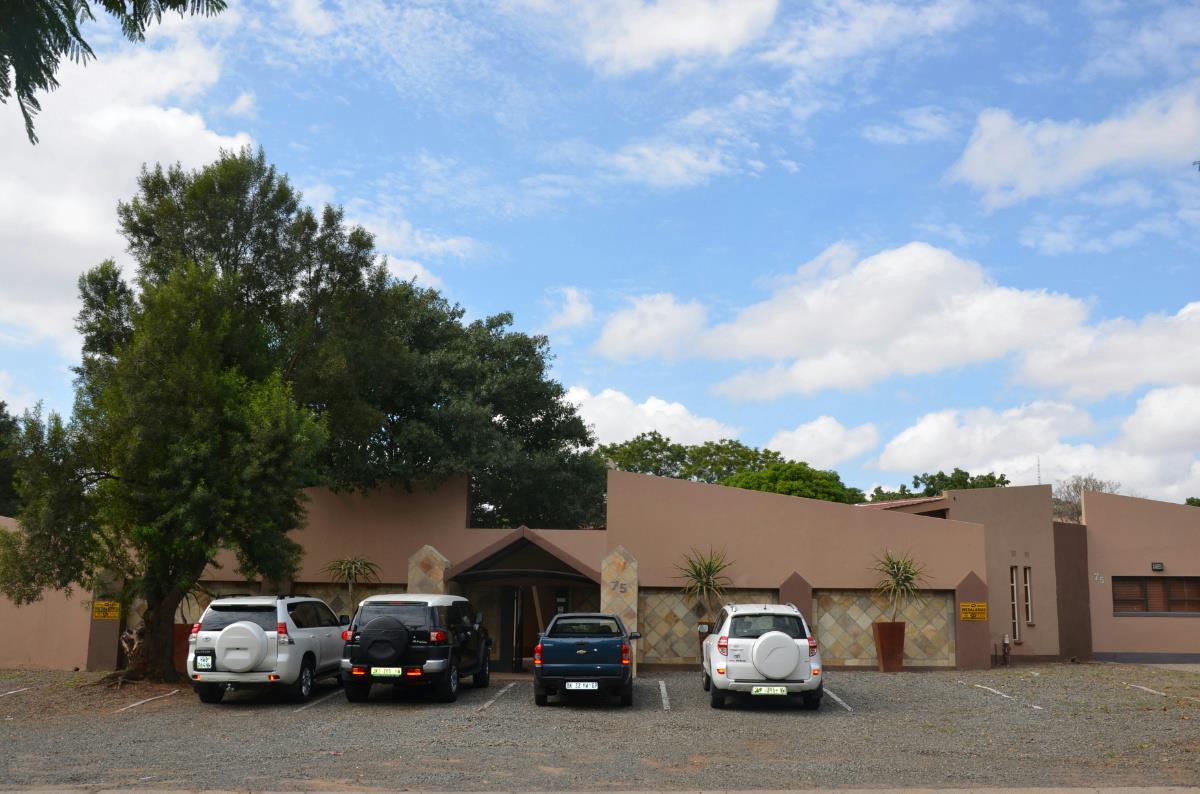 365 m&sup2; commercial office for sale in Rustenburg