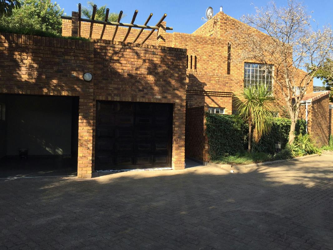 3 Bedroom House For Sale Brooklyn (Pretoria East) PT1275994 Pam
