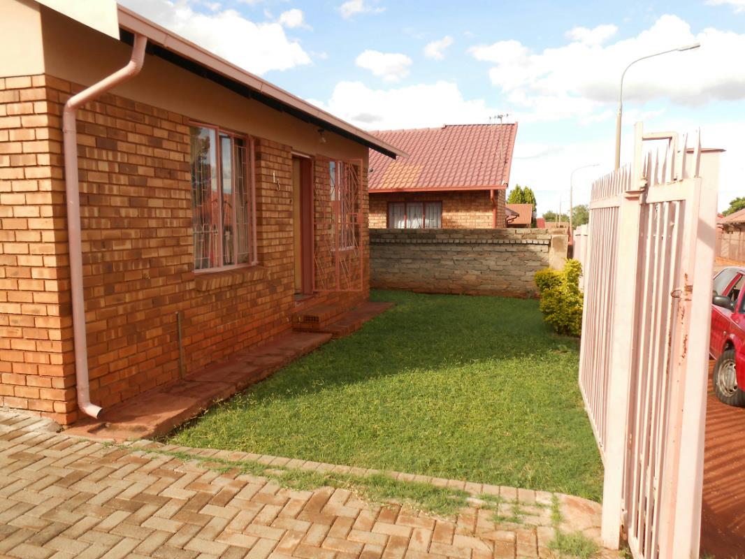 2 Bedroom House For Sale Rustenburg 1RU1303838 Pam Golding Properties