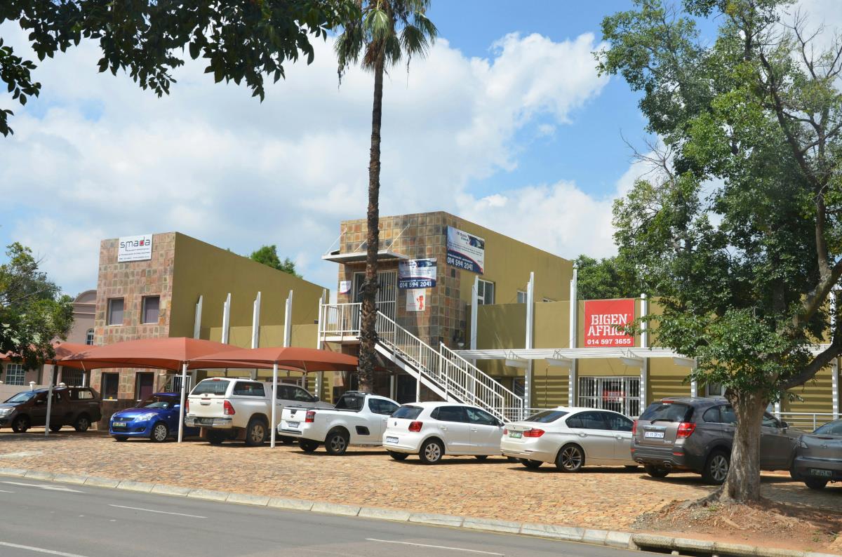 80 m&sup2; commercial office to rent in Rustenburg