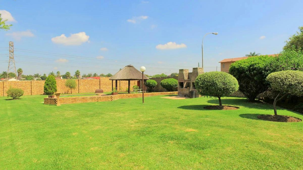2 Bedroom Apartment For Sale Verwoerdpark (Alberton) 1AB1620735