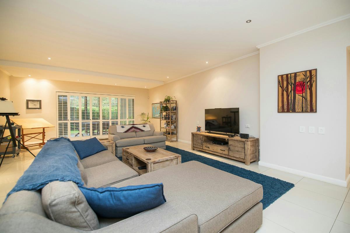 2 bedroom garden apartment for sale in Brooklyn (Pretoria East)