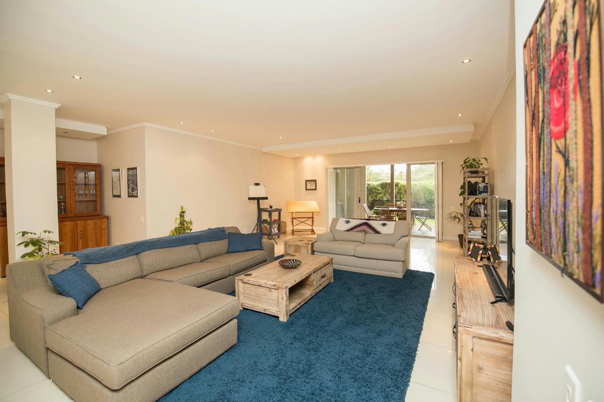 2 bedroom garden apartment for sale in Brooklyn (Pretoria East)