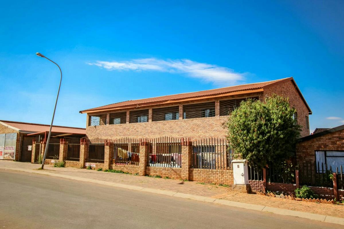 Apartment for sale in Lenasia South