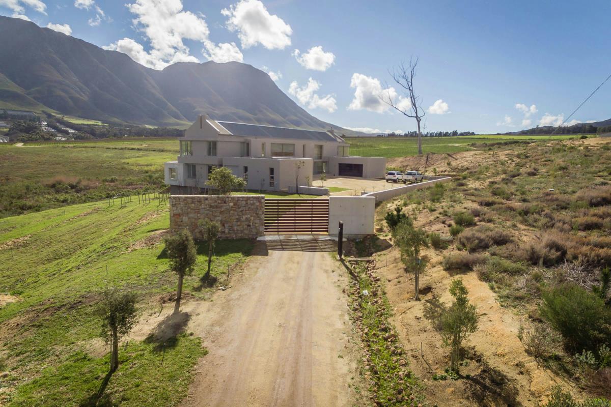 60 hectare Wine Farm For Sale HemelenAarde Valley ST1335326 Pam
