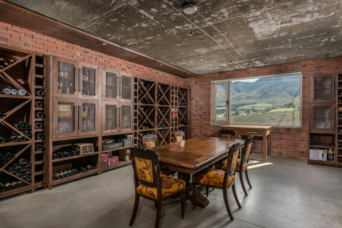 60 hectare Wine Farm For Sale HemelenAarde Valley ST1335326 Pam