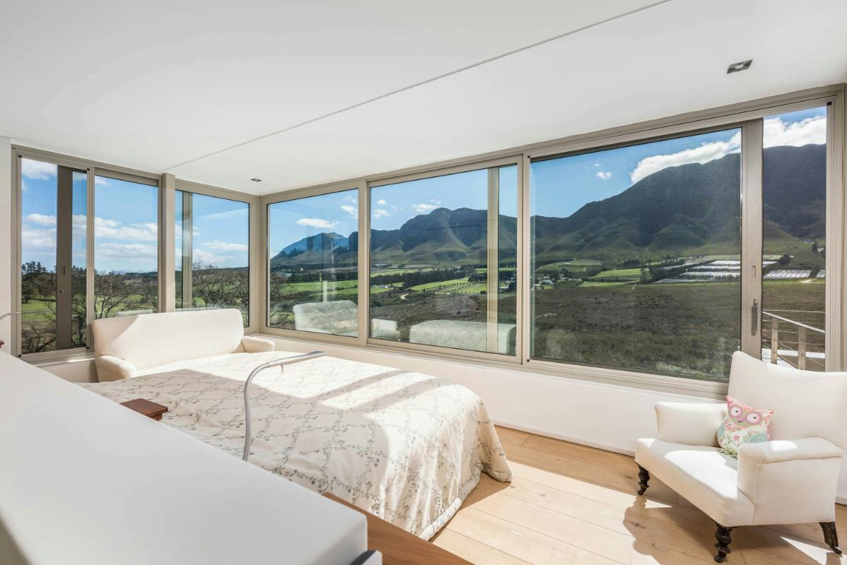 60 hectare Wine Farm For Sale HemelenAarde Valley ST1335326 Pam