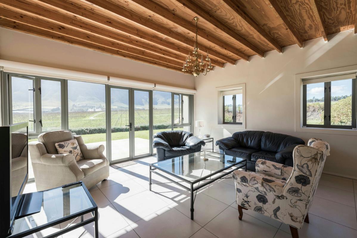 60 hectare Wine Farm For Sale HemelenAarde Valley ST1335326 Pam