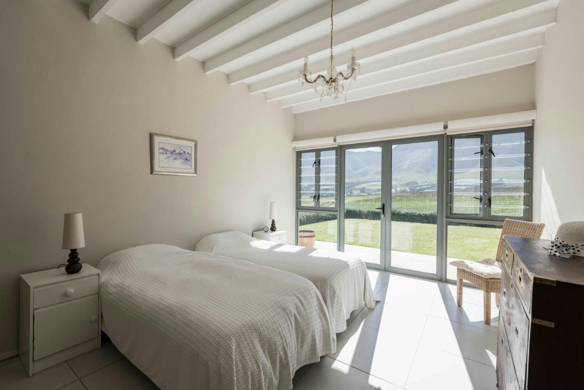 60 hectare Wine Farm For Sale HemelenAarde Valley ST1335326 Pam