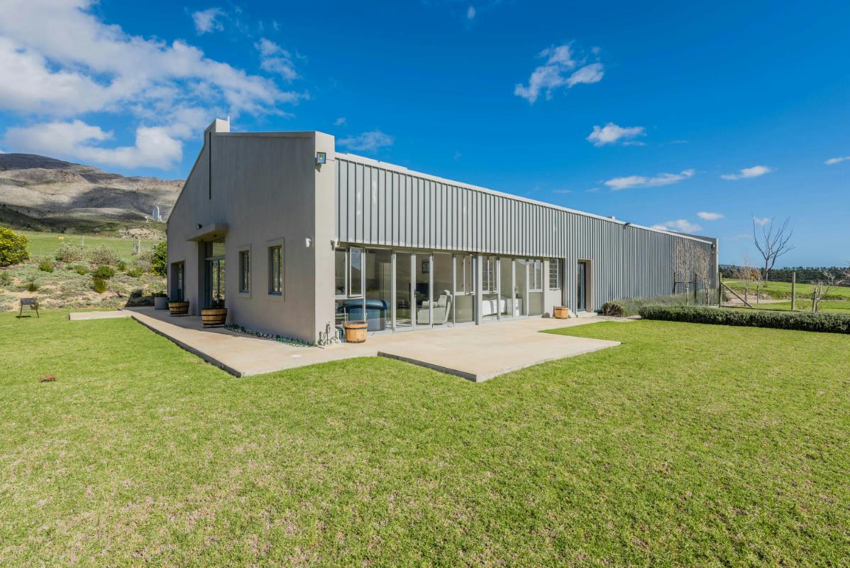 60 hectare Wine Farm For Sale HemelenAarde Valley ST1335326 Pam