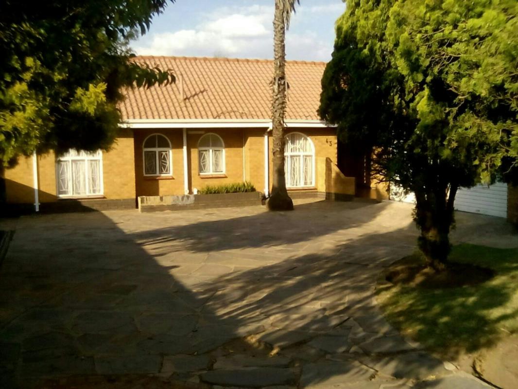 4 bedroom house for sale in Dunnottar