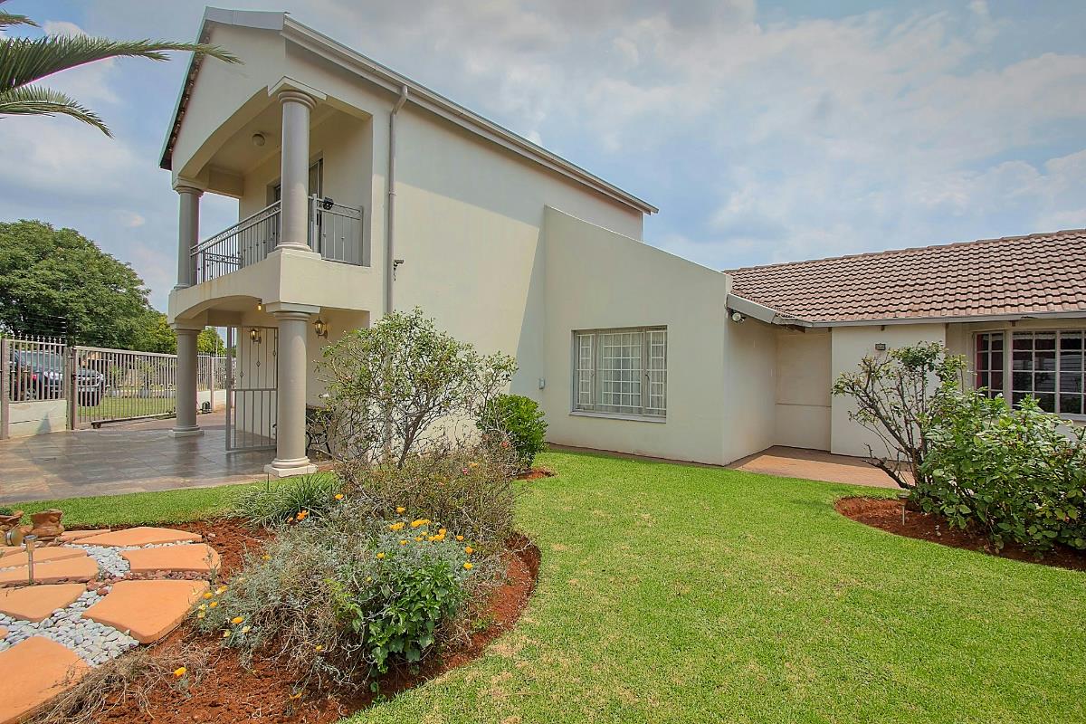 3 Bedroom House For Sale Leachville Ext 1 1BQ1356661 Pam Golding