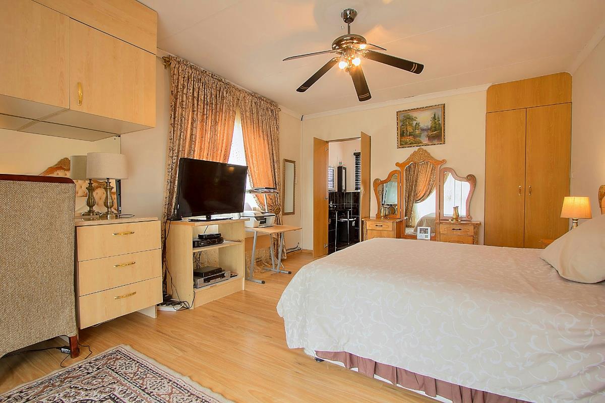 3 Bedroom House For Sale Leachville Ext 1 1BQ1356661 Pam Golding