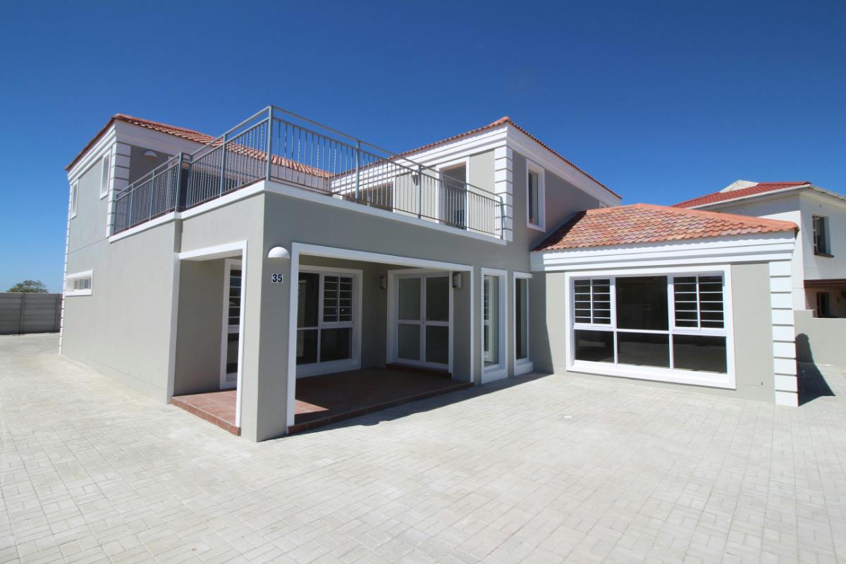 3 Bedroom House For Sale Port Owen LA1516054 Pam Golding Properties