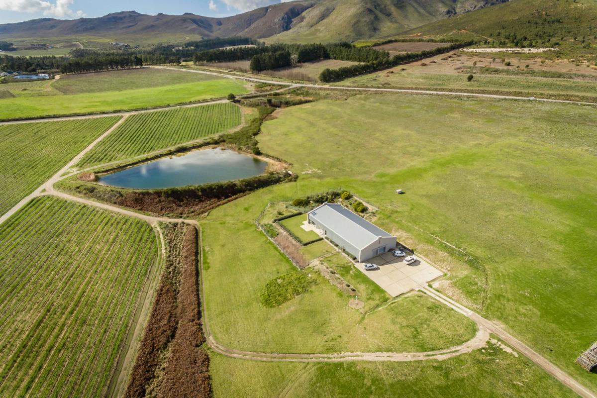 59.2 hectare Wine Farm For Sale HemelenAarde Valley HF1612399