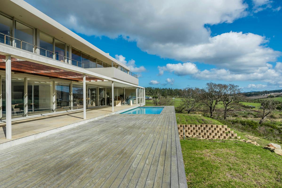 59.2 hectare Wine Farm For Sale HemelenAarde Valley HF1612399