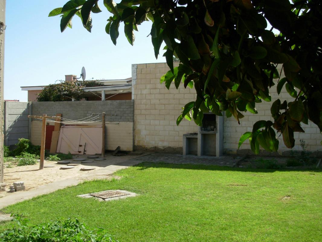 3 Bedroom Singlestorey House For Sale (Namibia) 3NM1371058