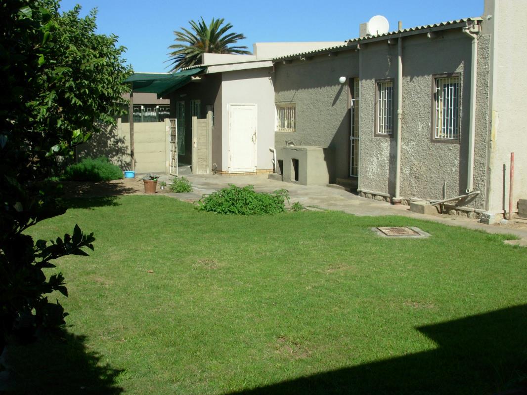 3 Bedroom Singlestorey House For Sale (Namibia) 3NM1371058