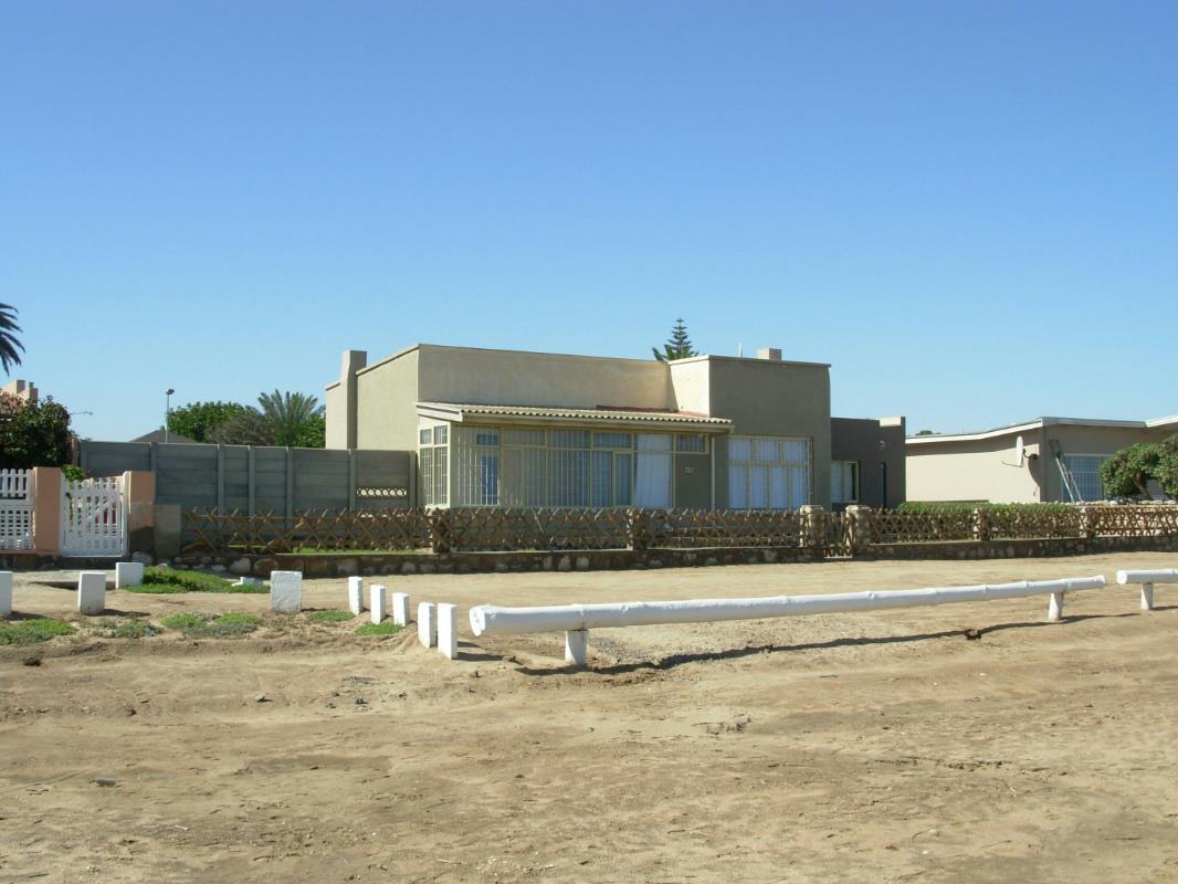 3 Bedroom Singlestorey House For Sale (Namibia) 3NM1371058 Pam Golding Properties