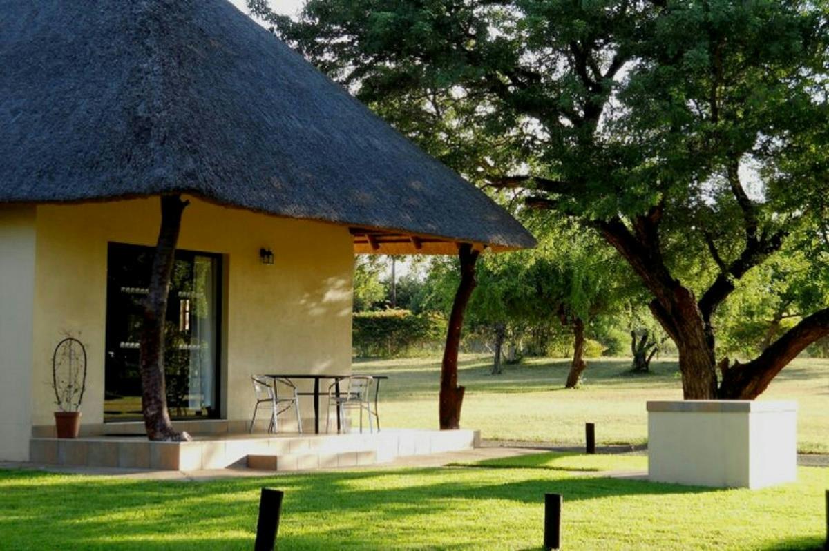 3-star 20 guest room lodge for sale in Komatipoort