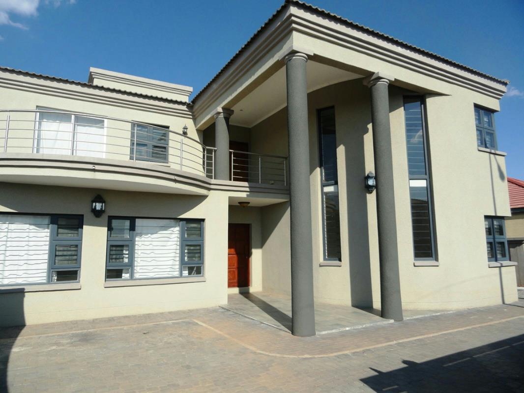 4 Bedroom House For Sale Block 10 (Botswana) 3BO1386261 Pam