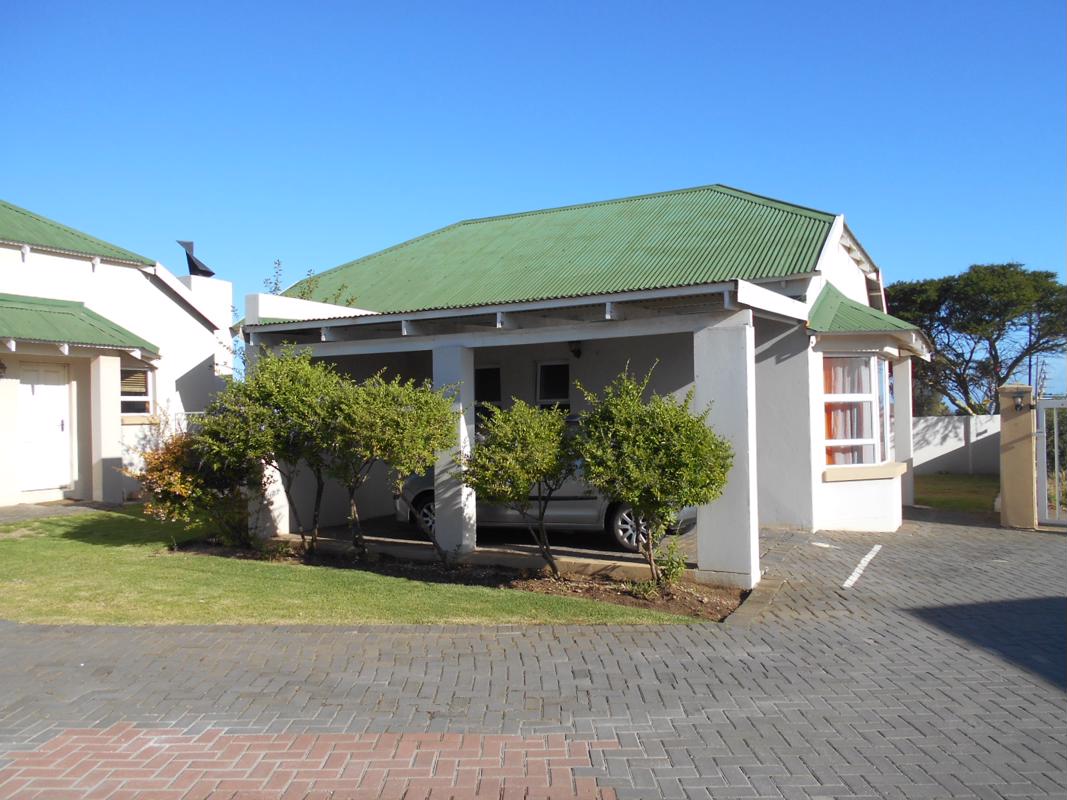 3 Bedroom Townhouse For Sale Jeffreys Bay 1JF1353212 Pam Golding