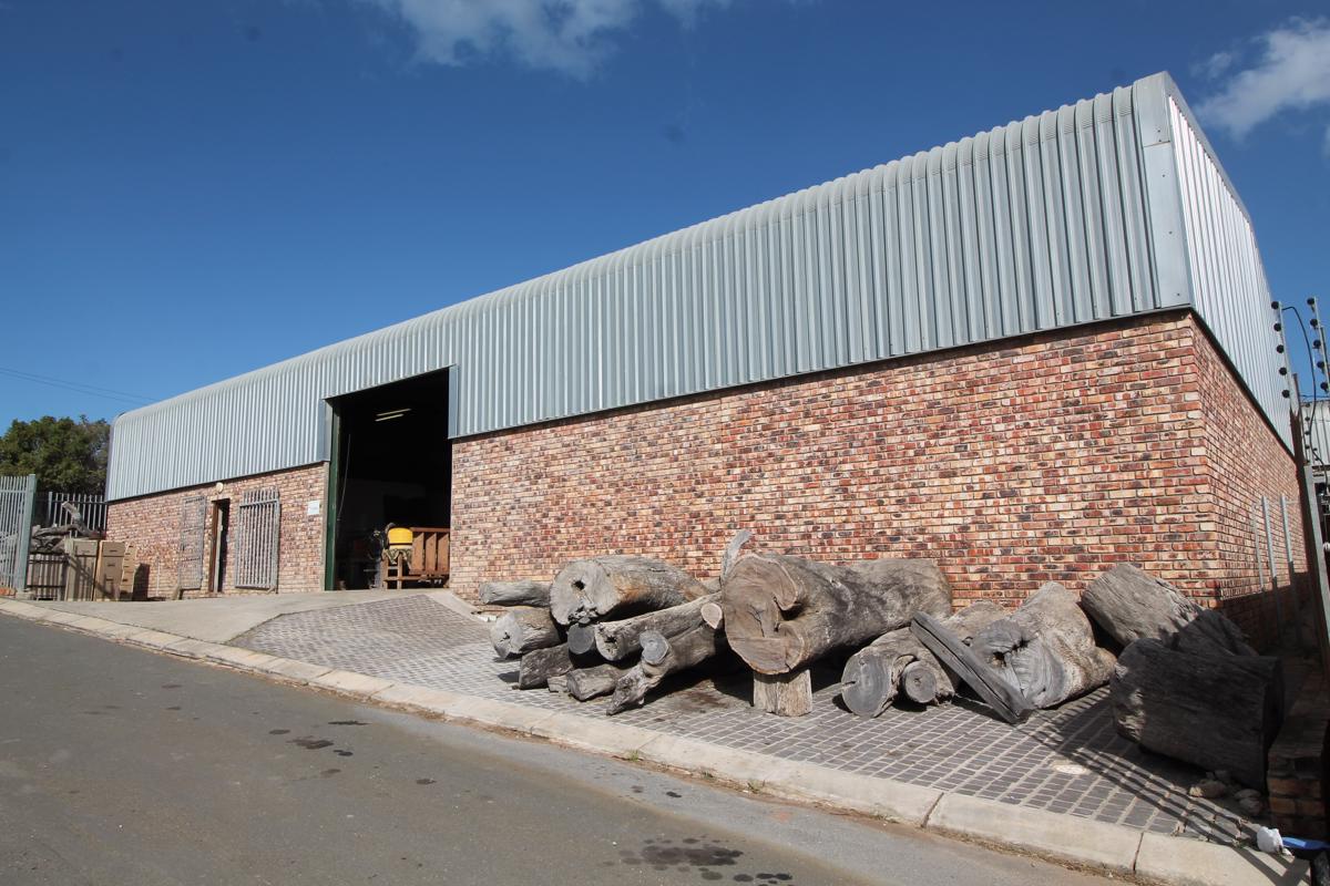 849 m&sup2; commercial industrial property for sale in East Bank