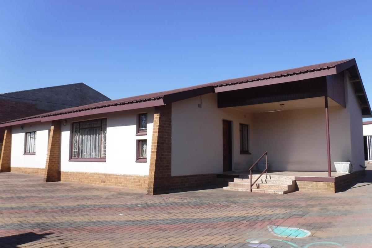 4 Bedroom House For Sale Newcastle 1NW1386370 Pam Golding Properties