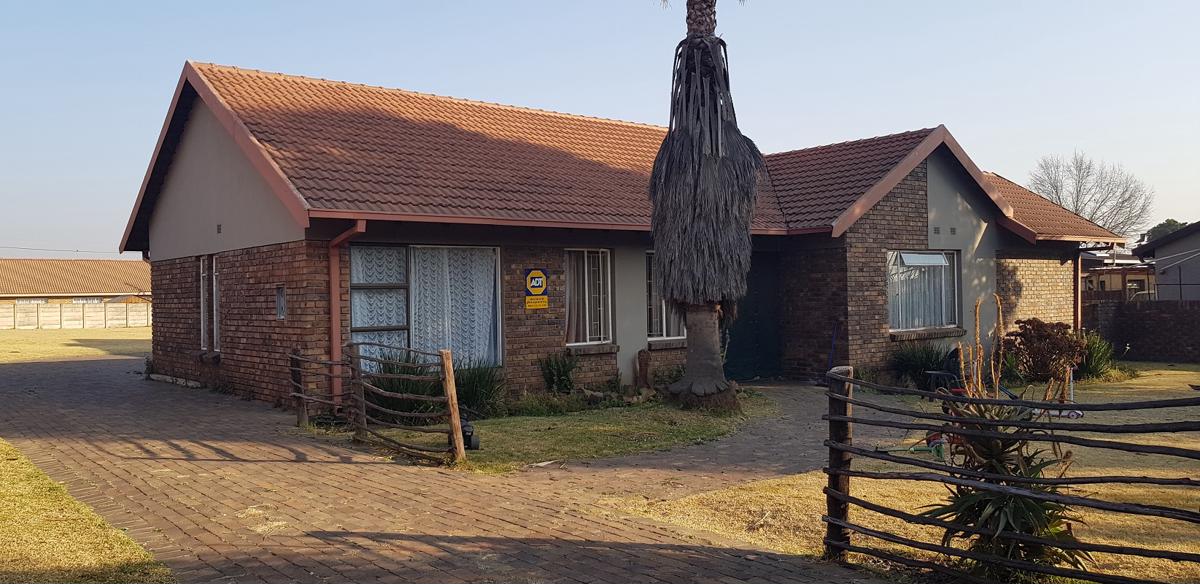 4 Bedroom House For Sale Middelburg South (Mpumalanga South) 1MD1323314 Pam Golding Properties