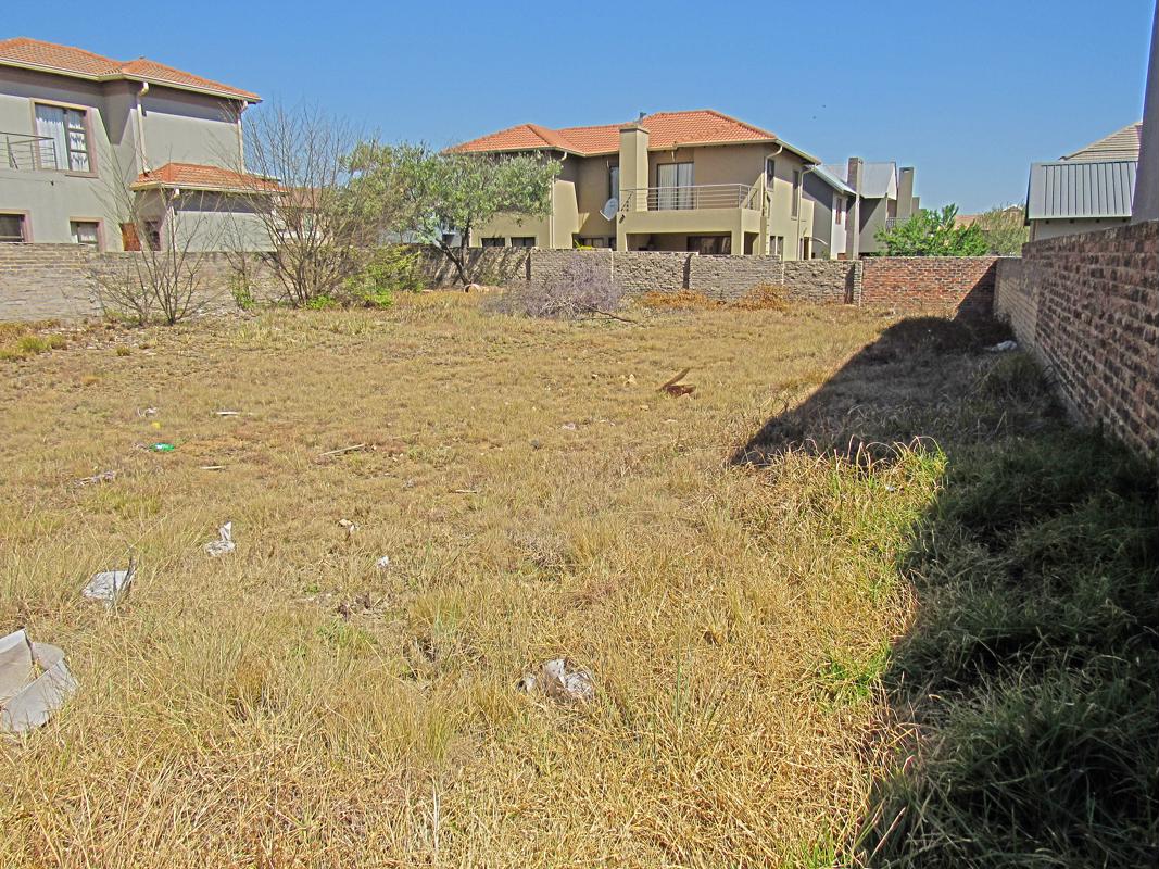 560 m&sup2; residential vacant land for sale in Glen Eagles