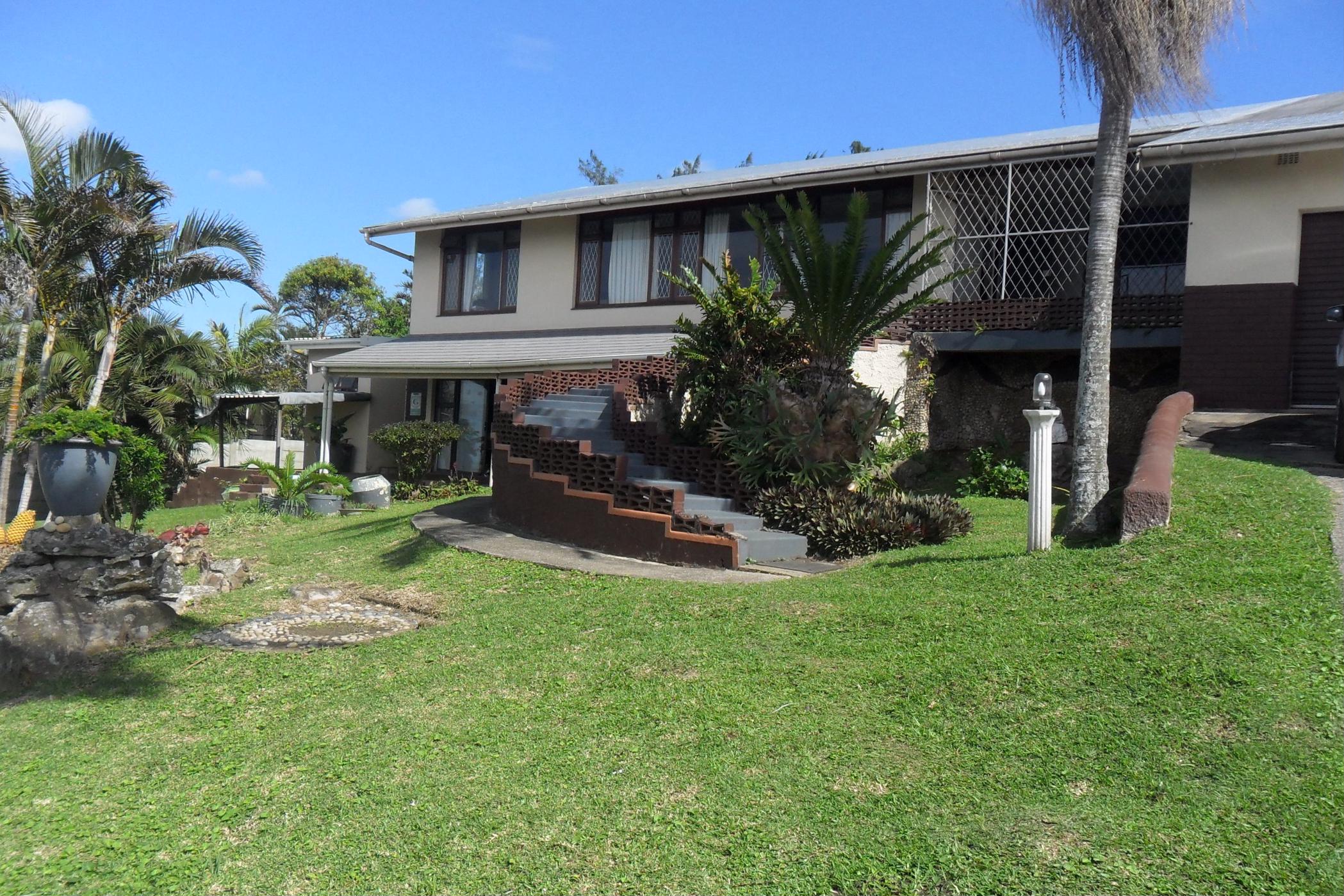 3 bedroom double-storey house for sale in Port Edward