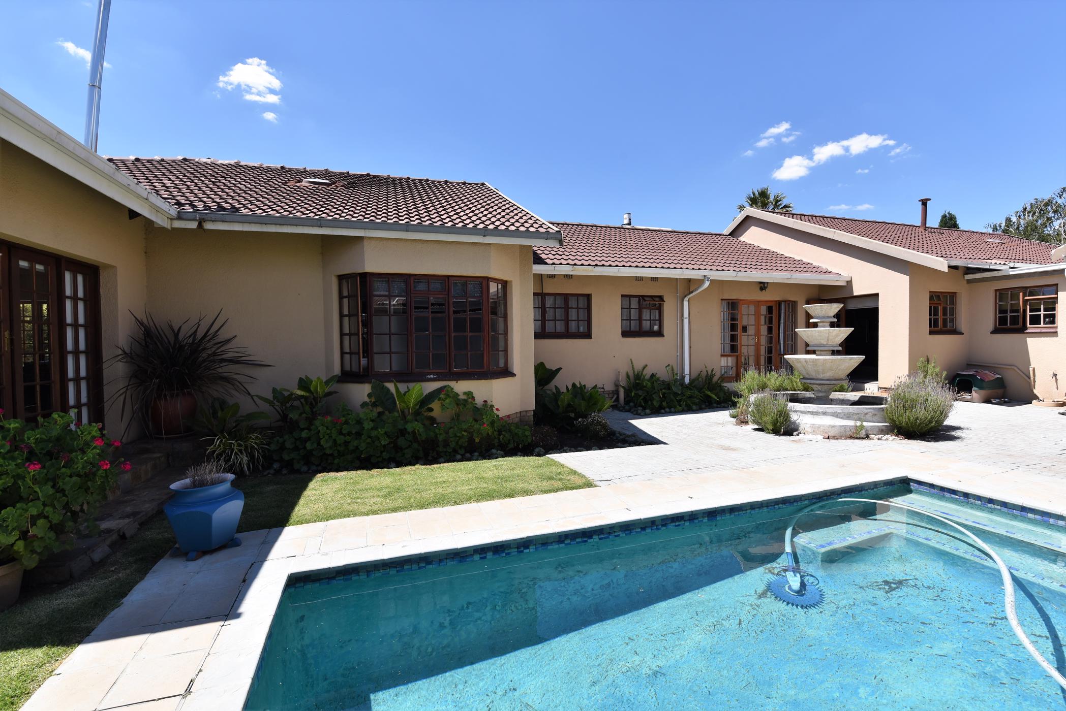 3 Bedroom House For Sale Ermelo 1EM1414268 Pam Golding Properties