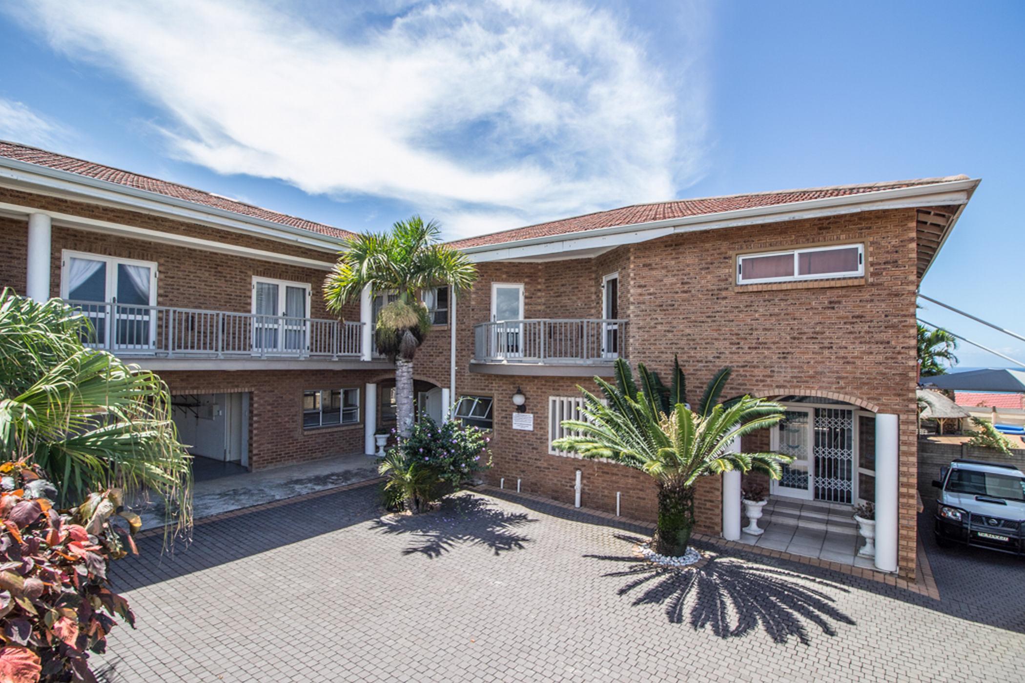 9 bedroom house for sale in Athlone Park