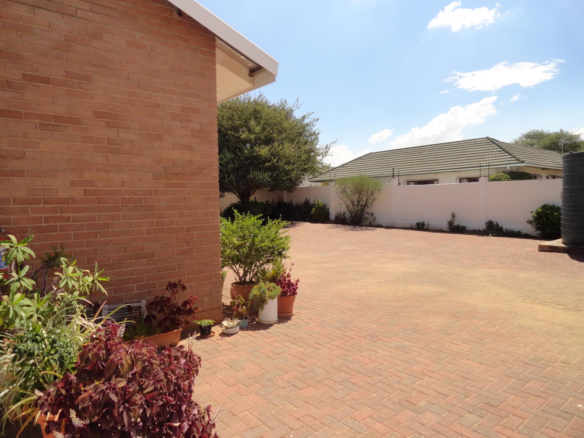 897 m2 Block of Flats For Sale Gaborone North (Botswana) 3BO1542021