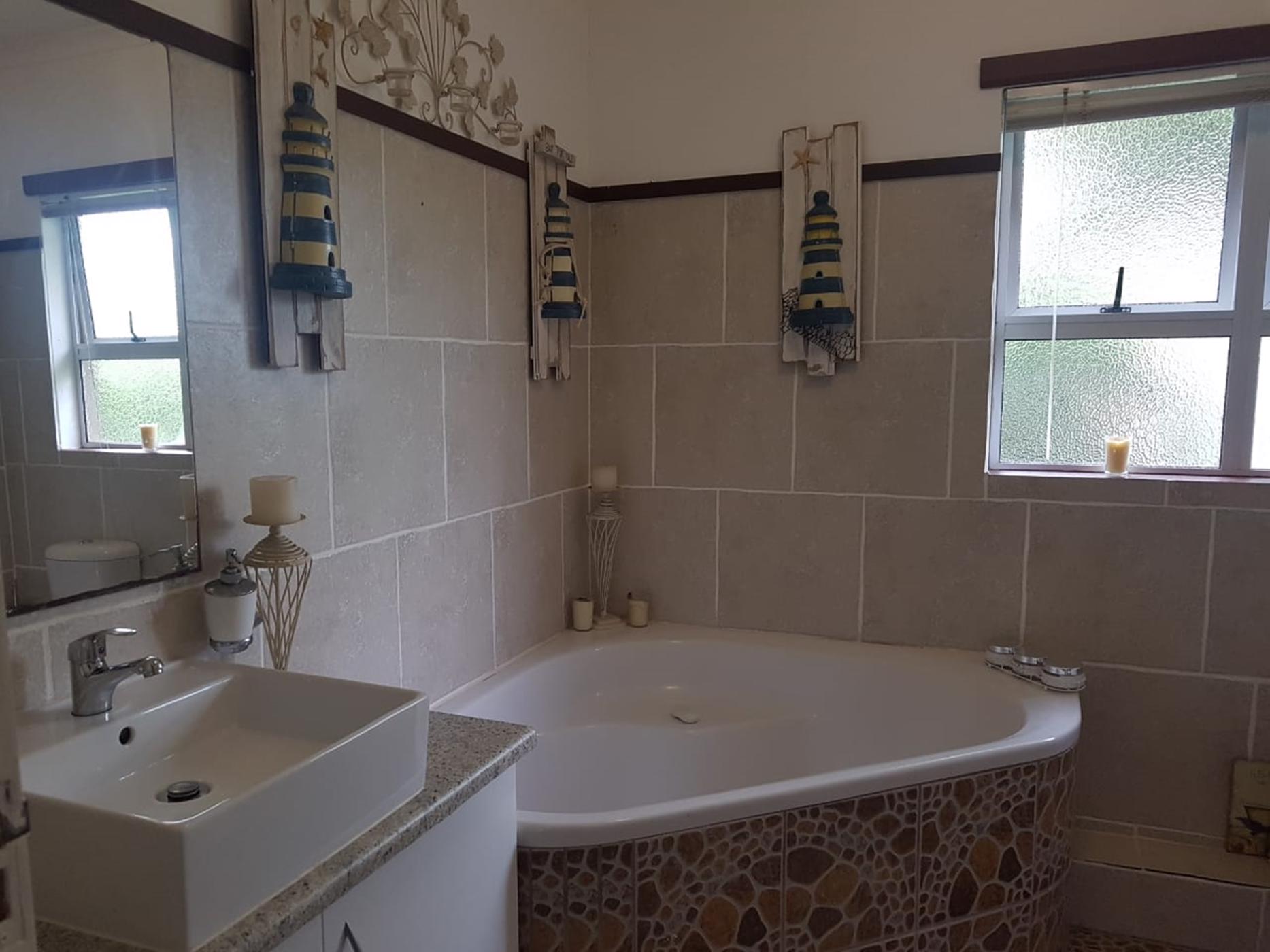 https://listing.pamgolding.co.za/images/properties/201903/1280801/H/1280801_H_13.jpg