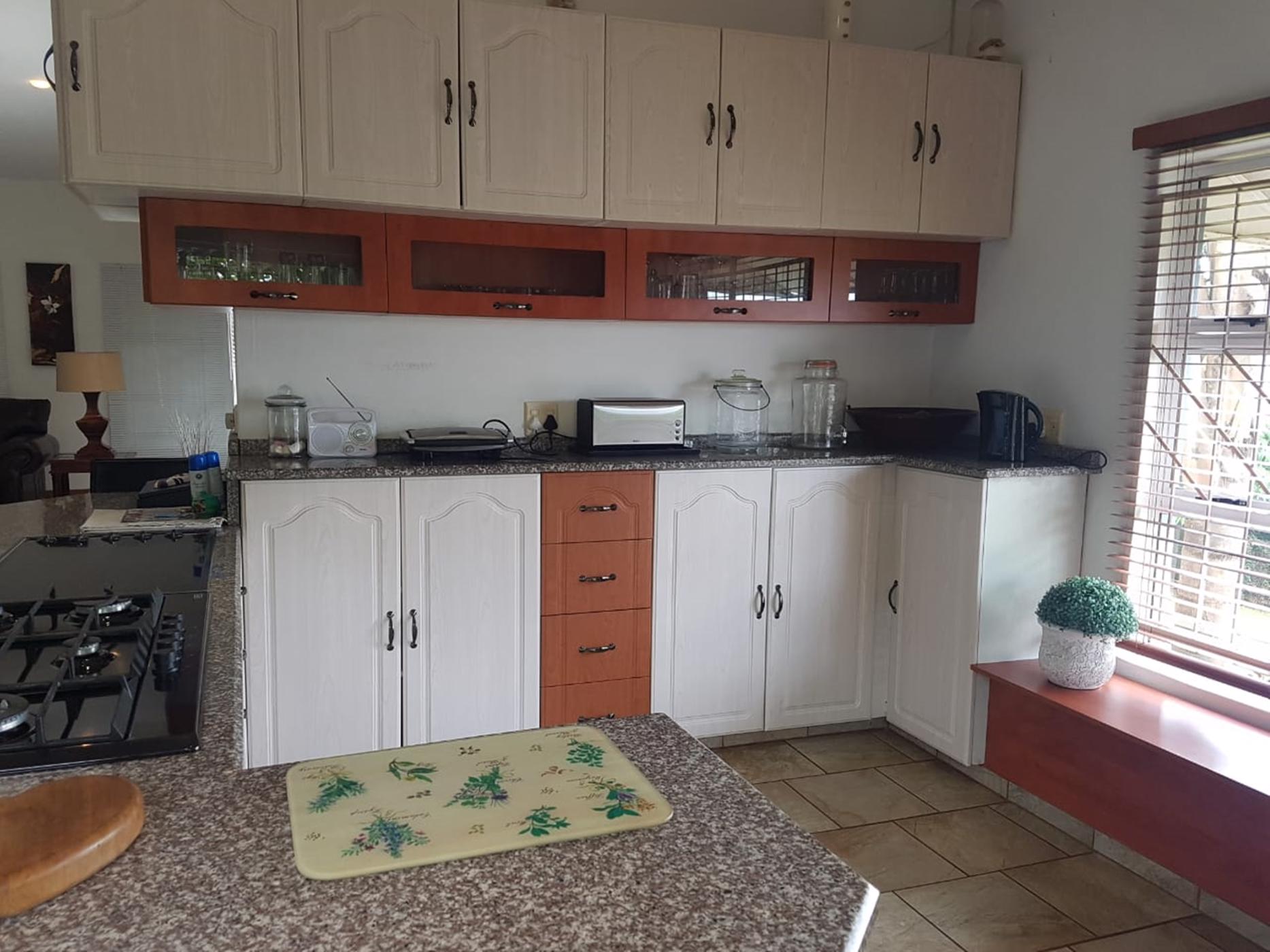 https://listing.pamgolding.co.za/images/properties/201903/1280801/H/1280801_H_23.jpg