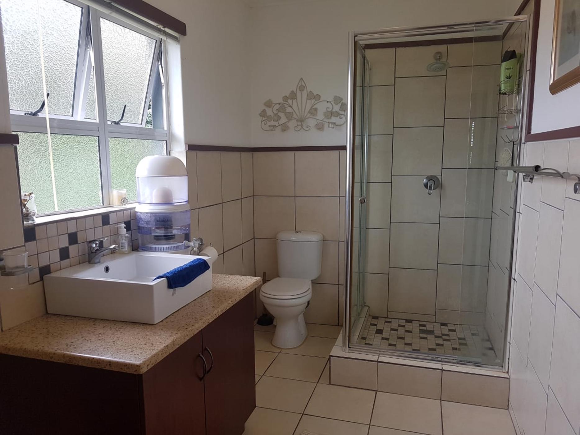 https://listing.pamgolding.co.za/images/properties/201903/1280801/H/1280801_H_5.jpg
