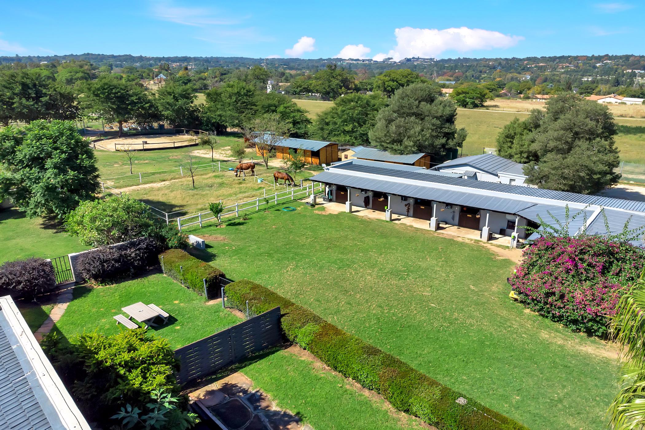 6 Bedroom Doublestorey House For Sale Kyalami AH MR1436355 Pam