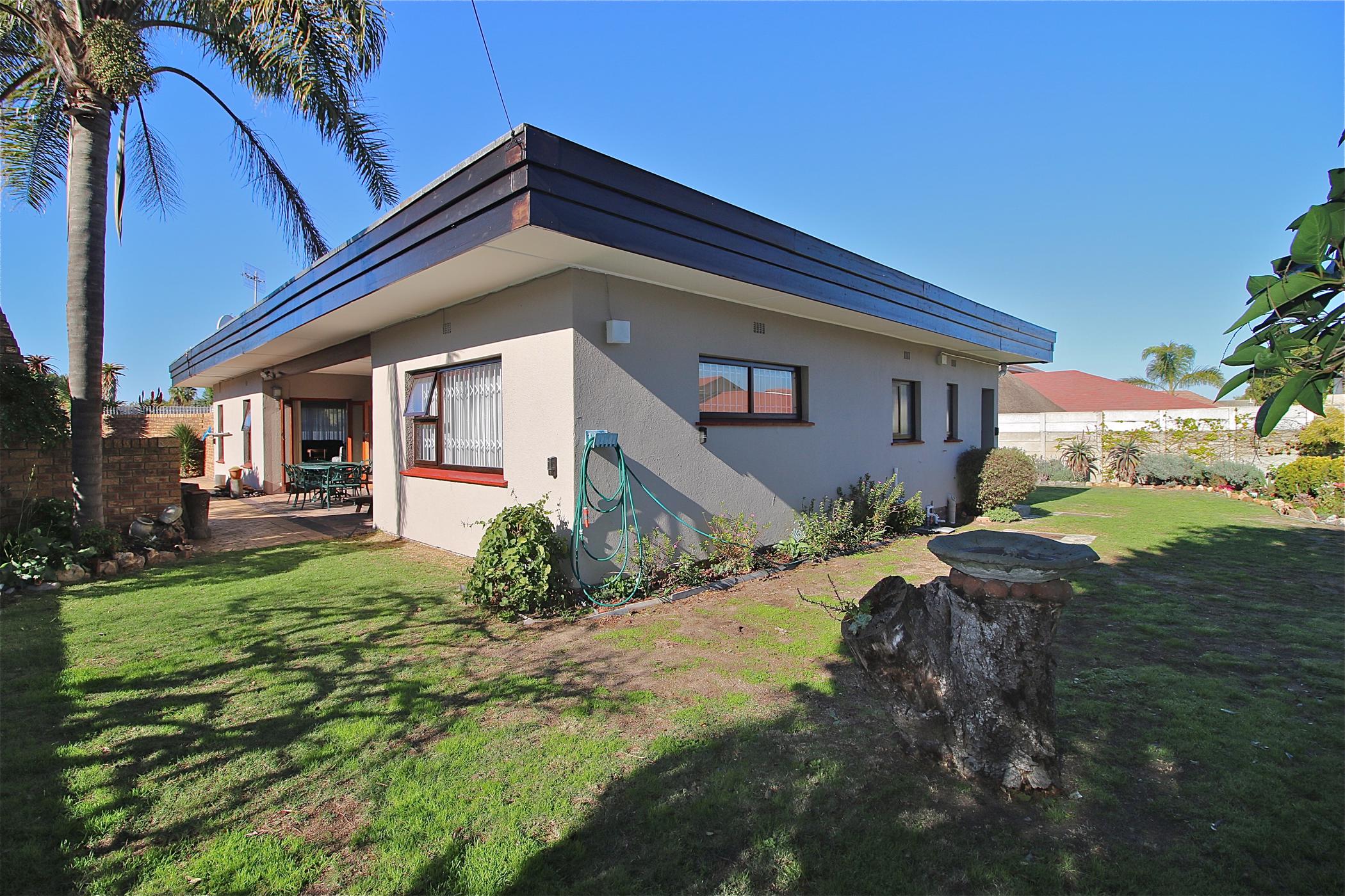 3 Bedroom House For Sale Panorama (Parow) 1PLA1441650 Pam Golding
