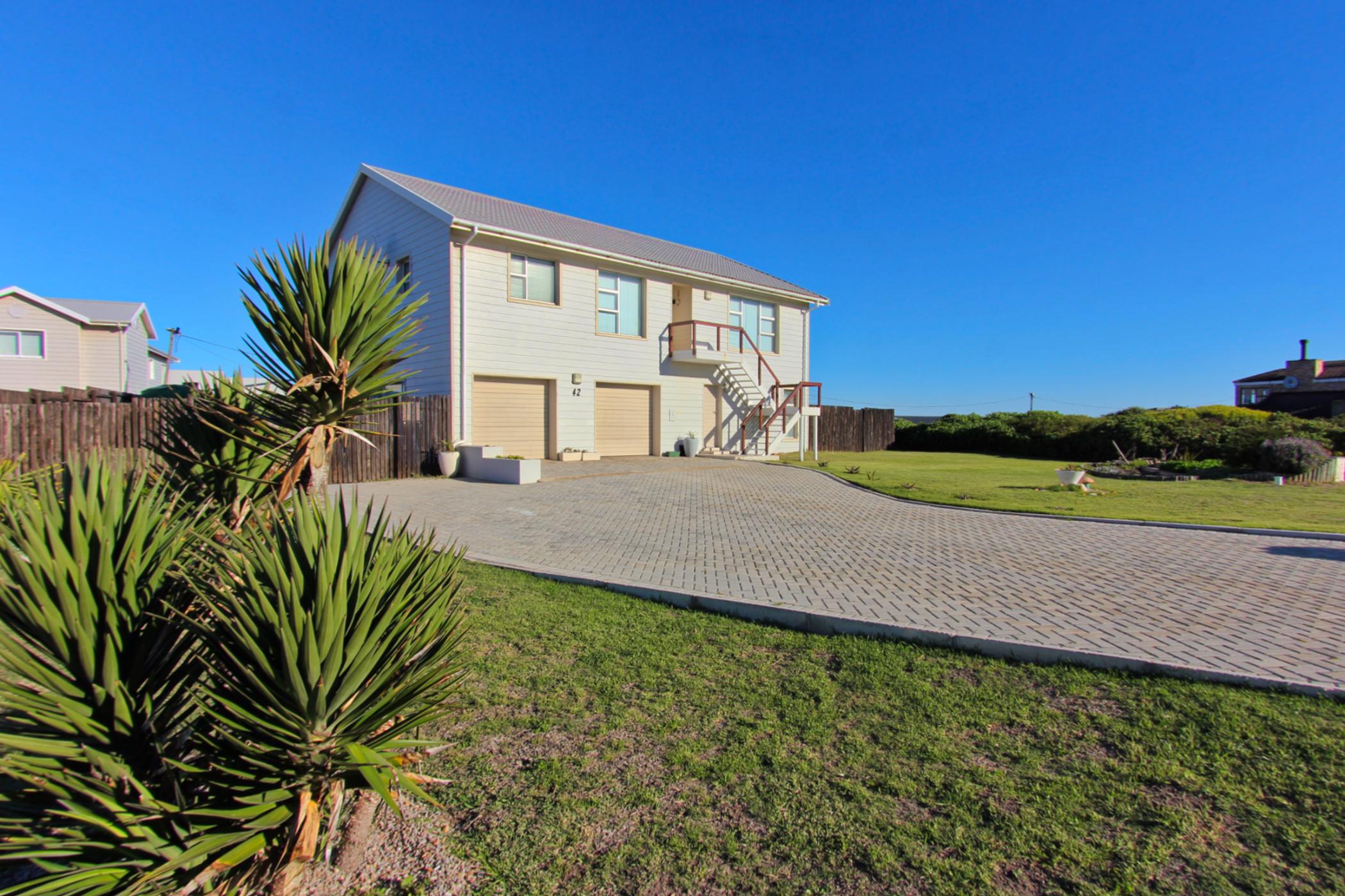 4 Bedroom House To Rent Cape St Francis 1SA1258134 Pam Golding