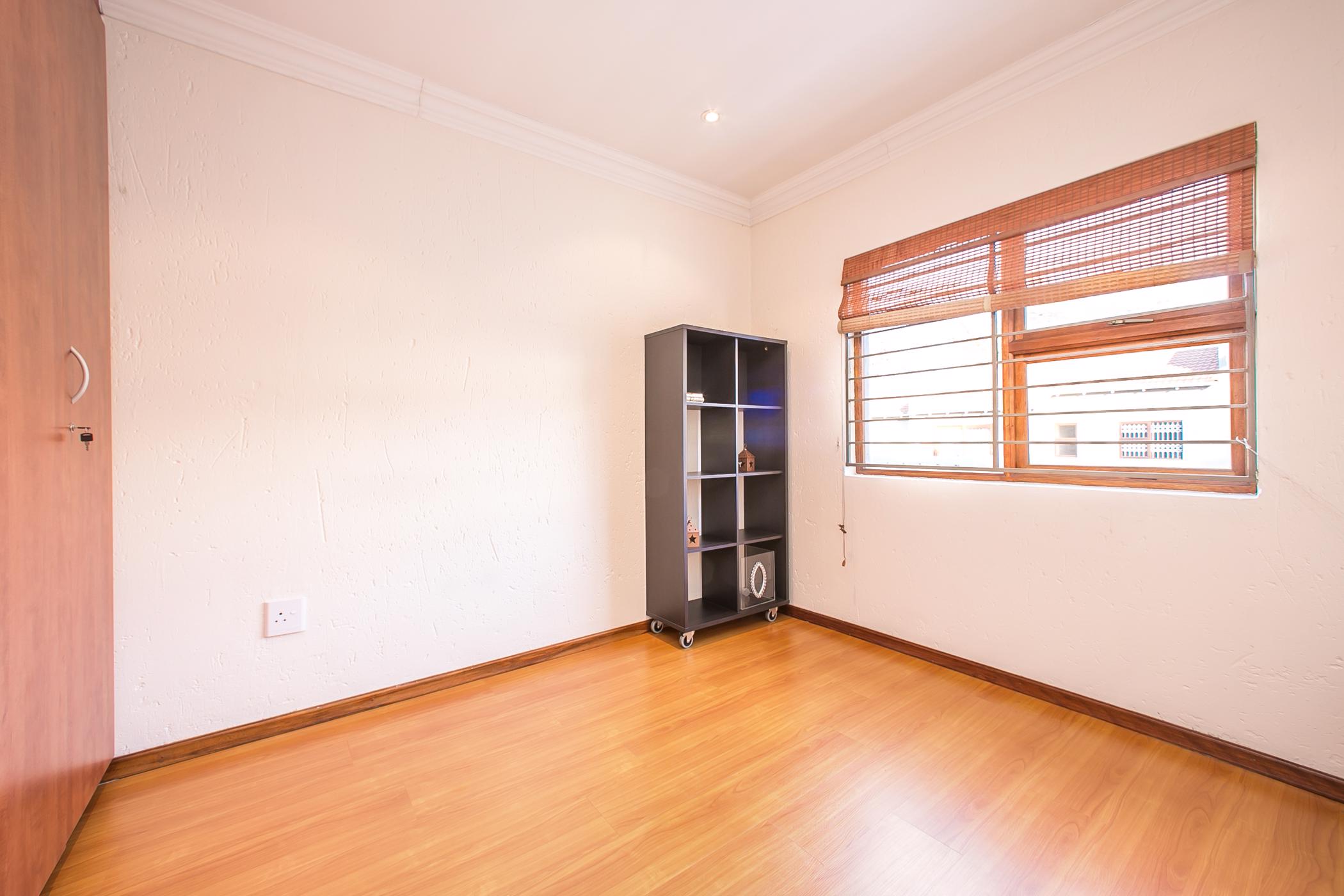 3 Bedroom Doublestorey Apartment For Sale Oaklands (Johannesburg