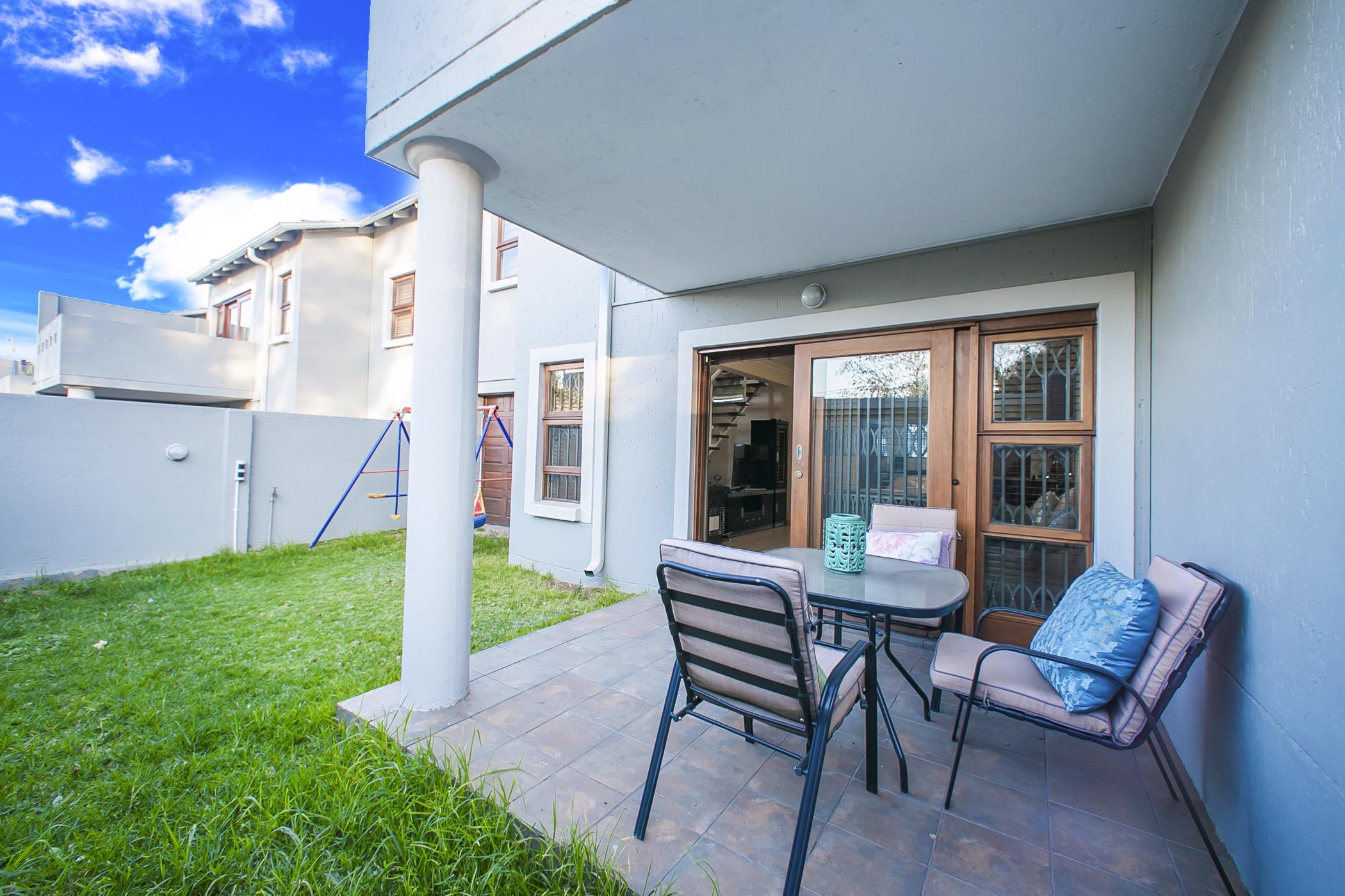 3 Bedroom Doublestorey Apartment For Sale Oaklands (Johannesburg