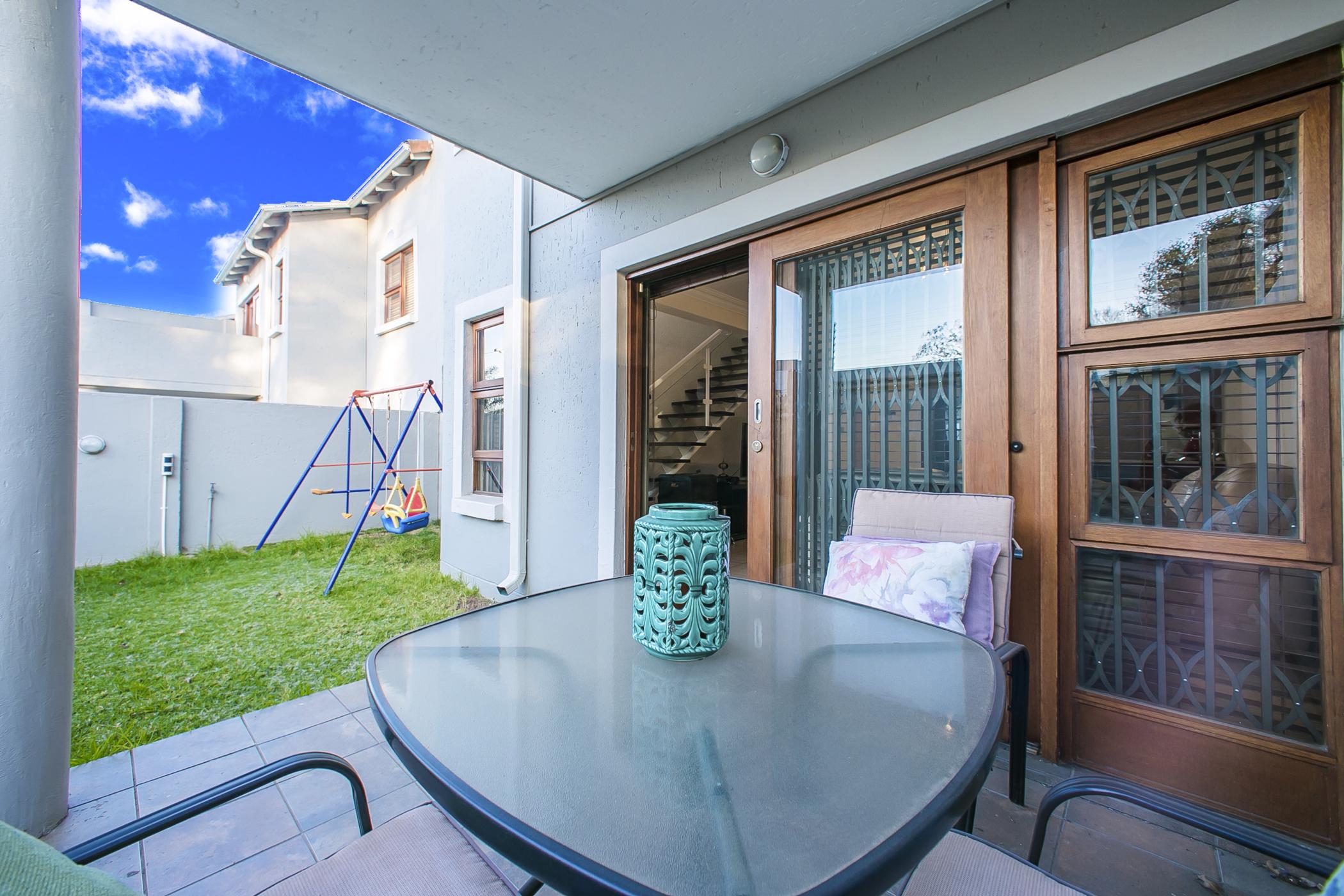 3 Bedroom Doublestorey Apartment For Sale Oaklands (Johannesburg