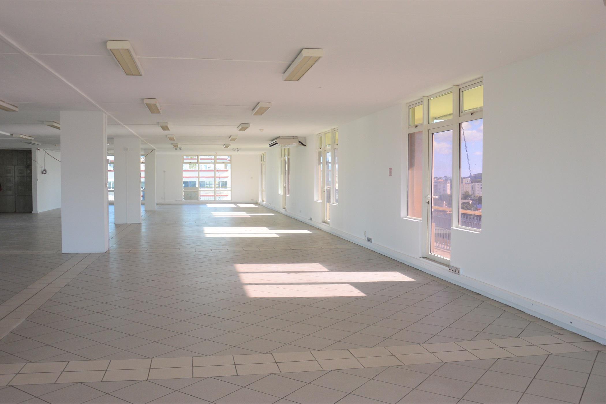 586 m&sup2; commercial office to rent in Quatre Bornes (Mauritius)